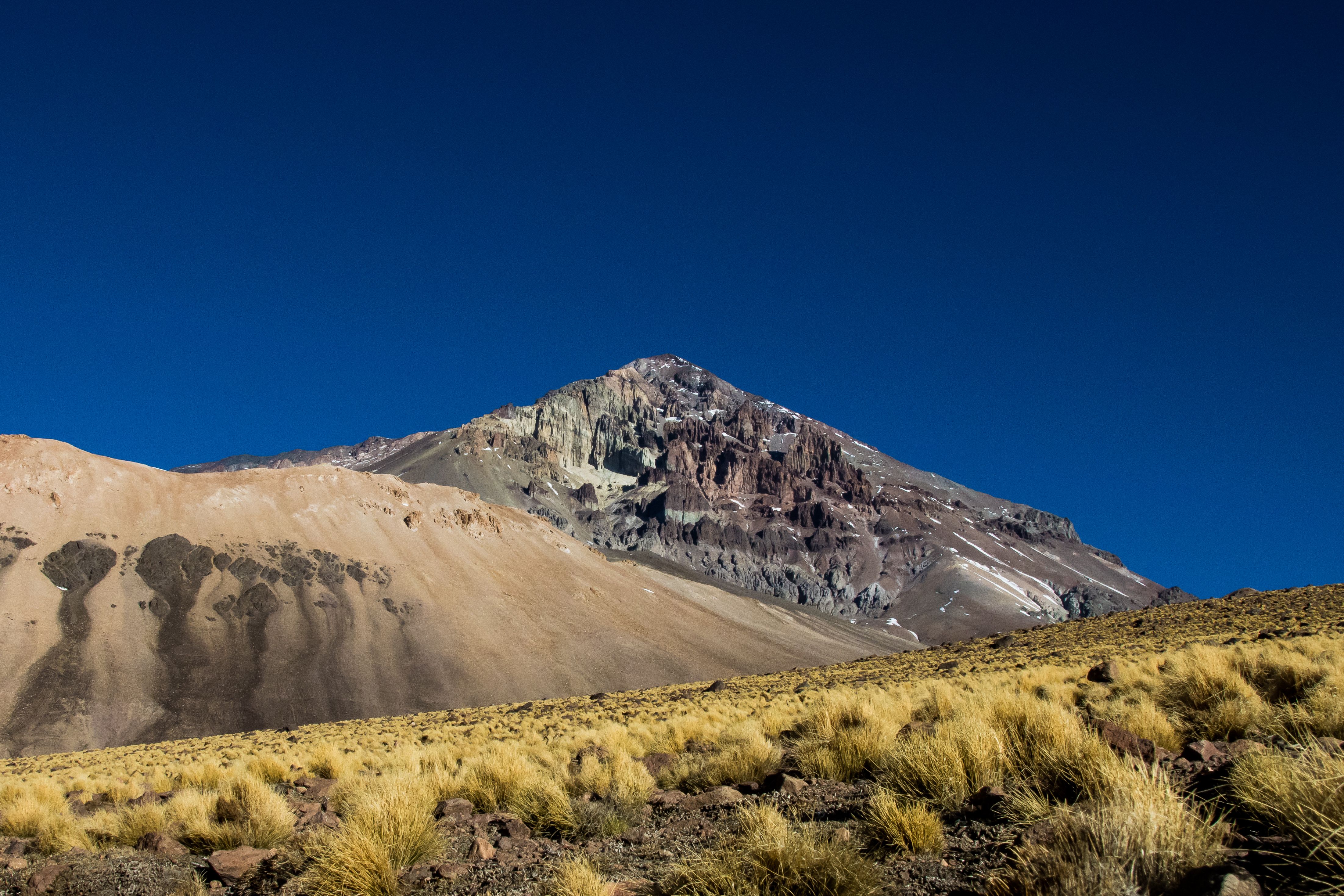 連年余り - 于培山 A Zombie Volcano Hasn't Erupted in 250,000 Years—But