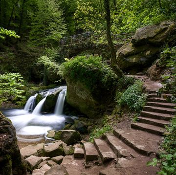waterval in het mullerthal in luxemburg klein zwitserland