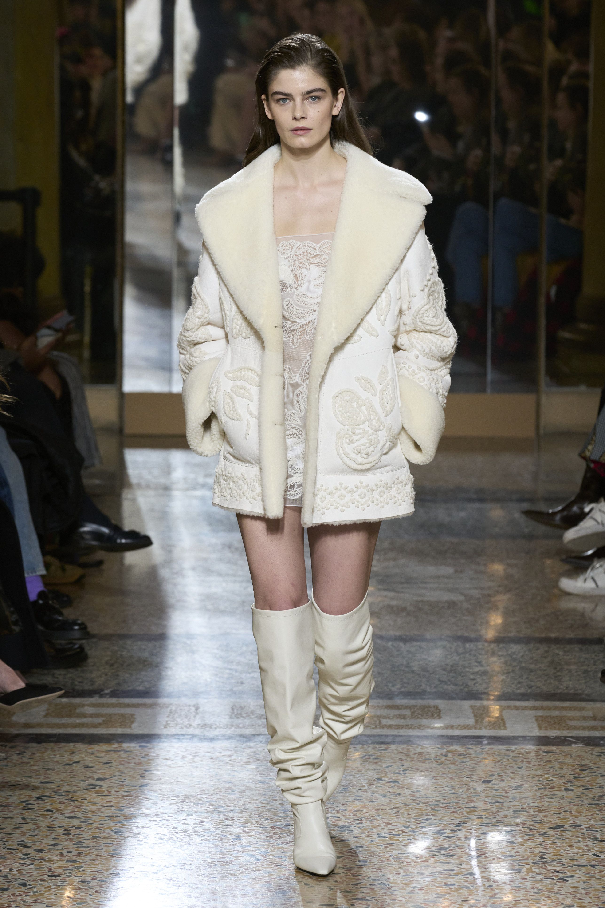エルマンノ シェルヴィーノ（ERMANNO SCERVINO）2023秋冬