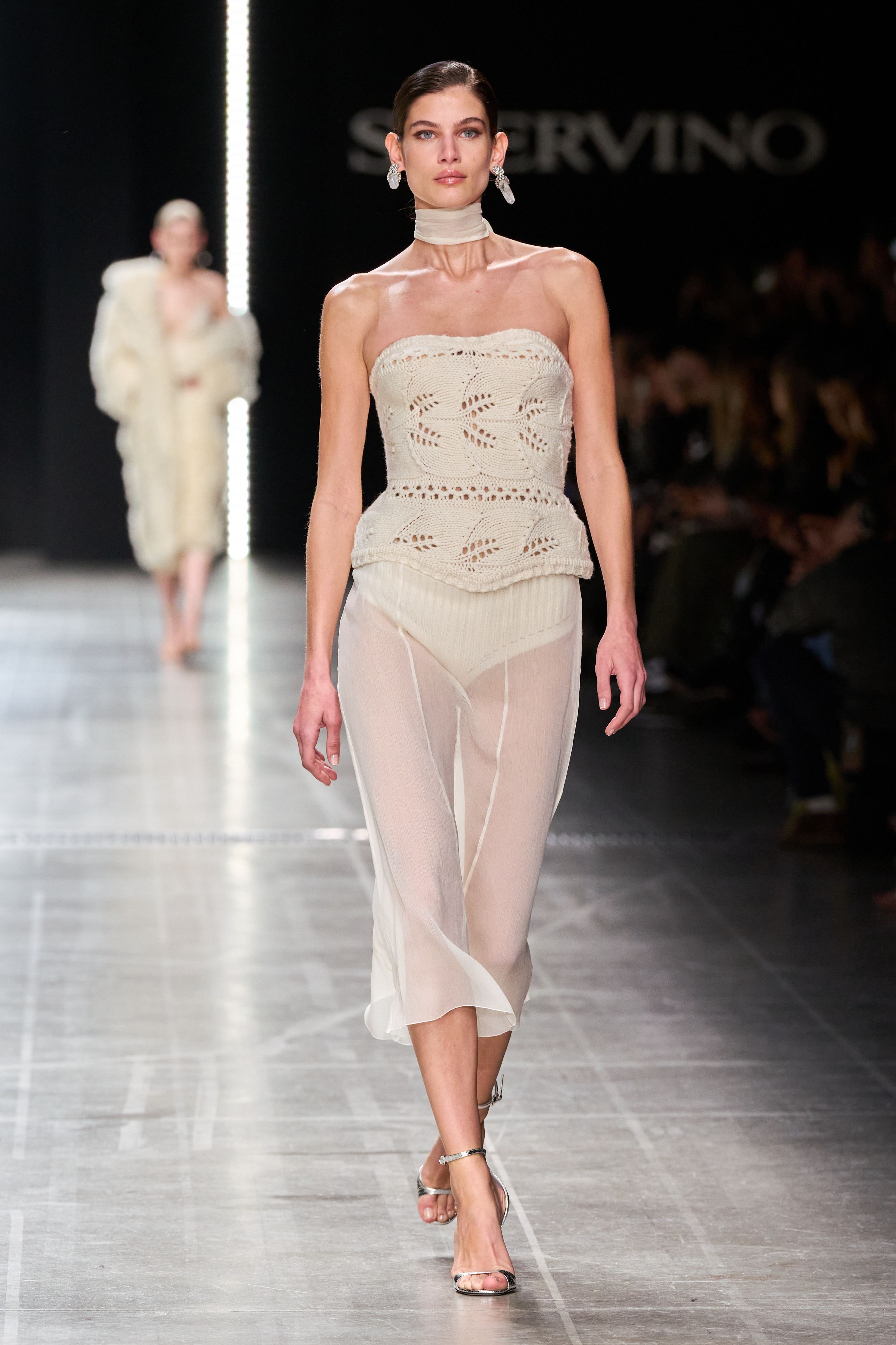 エルマンノ シェルヴィーノ（ERMANNO SCERVINO）2025-26秋冬