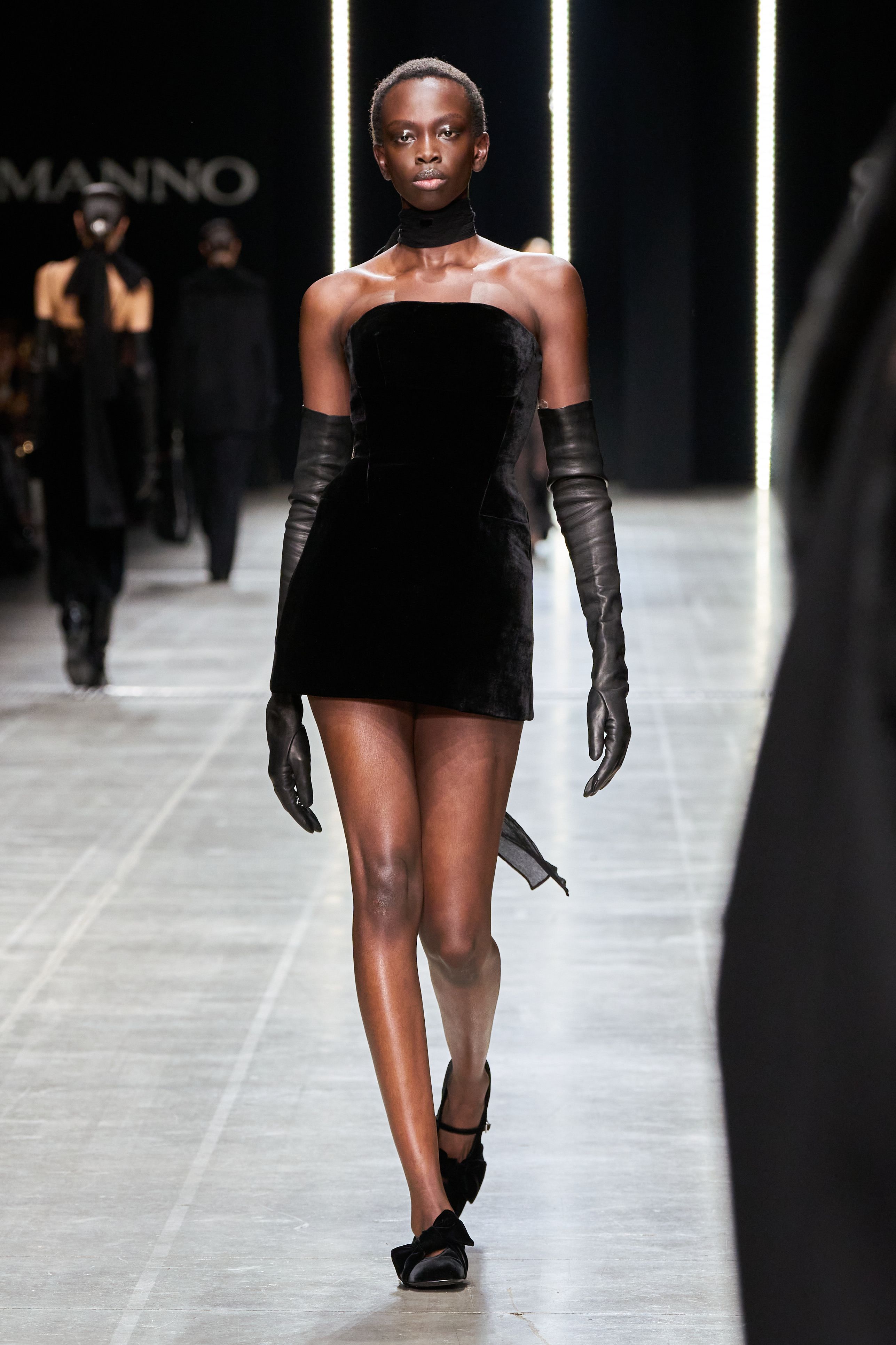 エルマンノ シェルヴィーノ（ERMANNO SCERVINO）2025-26秋冬