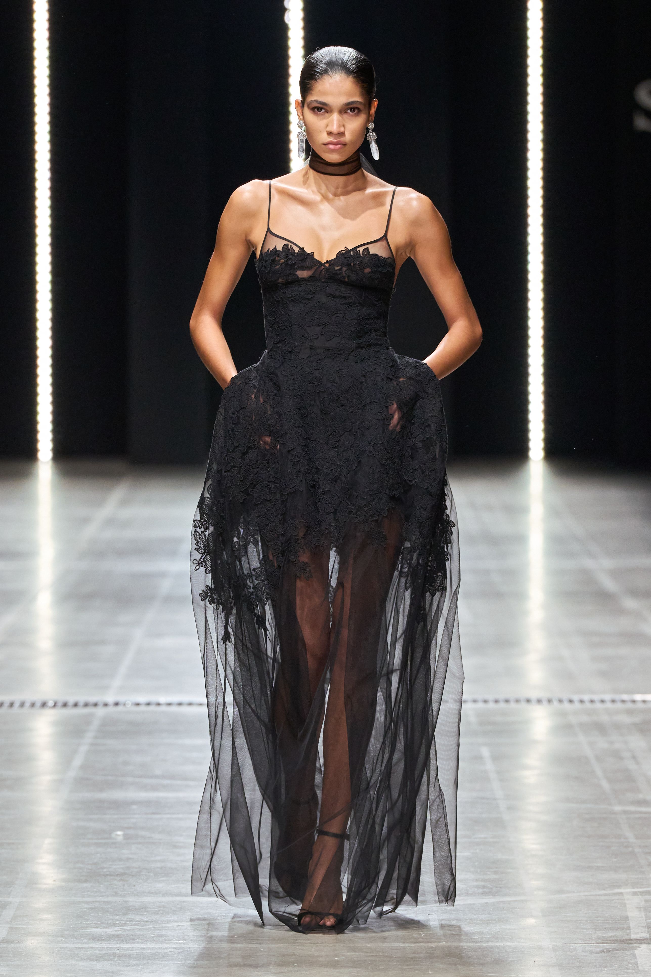 エルマンノ シェルヴィーノ（ERMANNO SCERVINO）2025-26秋冬