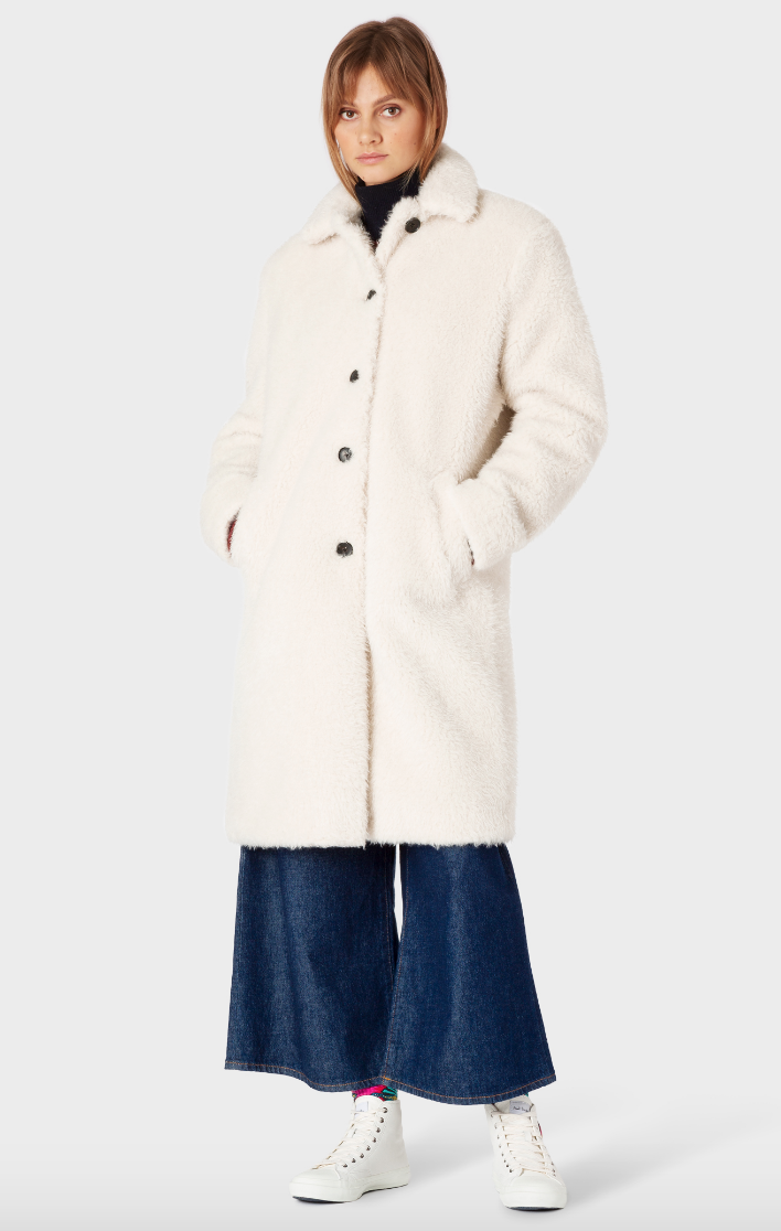 Clothing, Coat, White, Overcoat, Outerwear, Trench coat, Sleeve, Beige, Jacket, Collar, 
