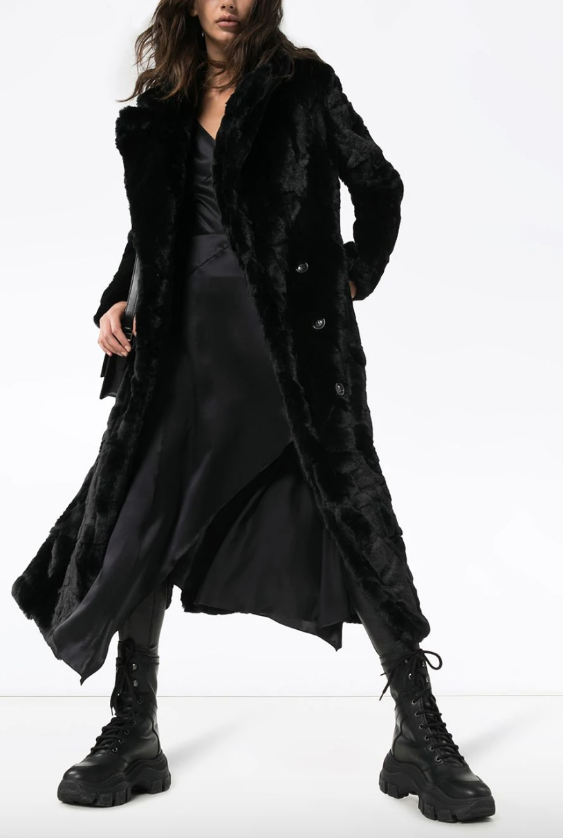 Clothing, Fashion model, Black, Outerwear, Fur, Fashion, Coat, Overcoat, Thigh, Leg, 