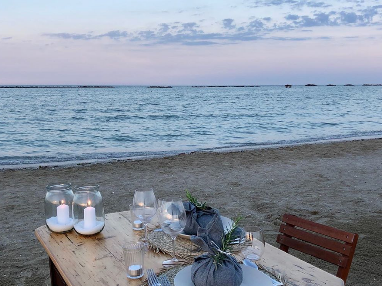 Coastal and oceanic landforms, Table, Stemware, Fluid, Glass, Furniture, Shore, Drinkware, Wine glass, Horizon, 