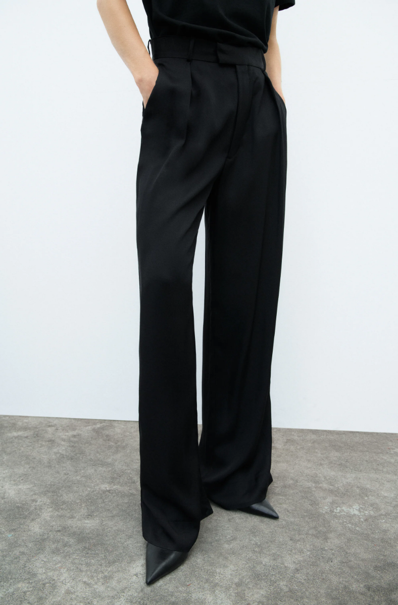 I pantaloni eleganti di Zara che costano poco e fanno una bella figura