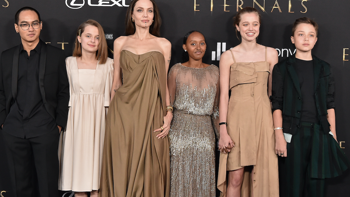 preview for Angelina Jolie evoluzioni di stile