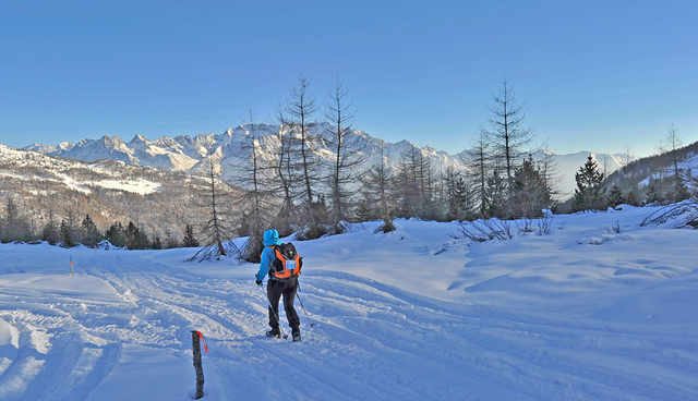 a person skiing on the snow