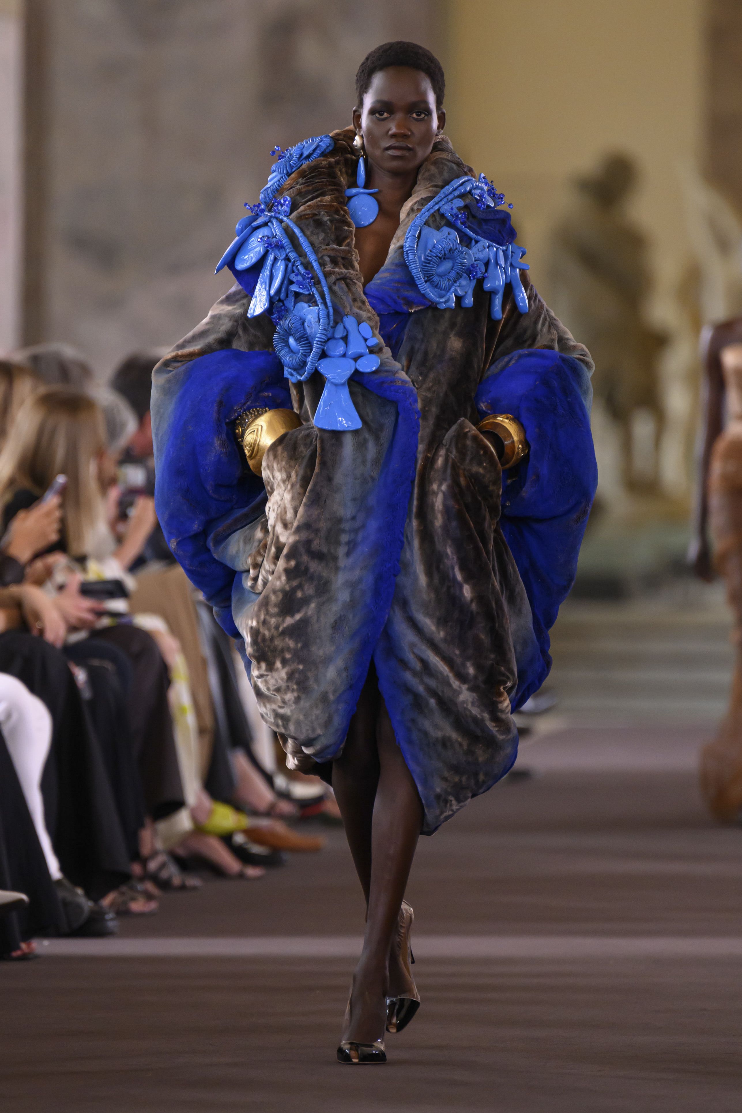 スキャパレリ（SCHIAPARELLI）」の2023-24秋冬オートクチュール