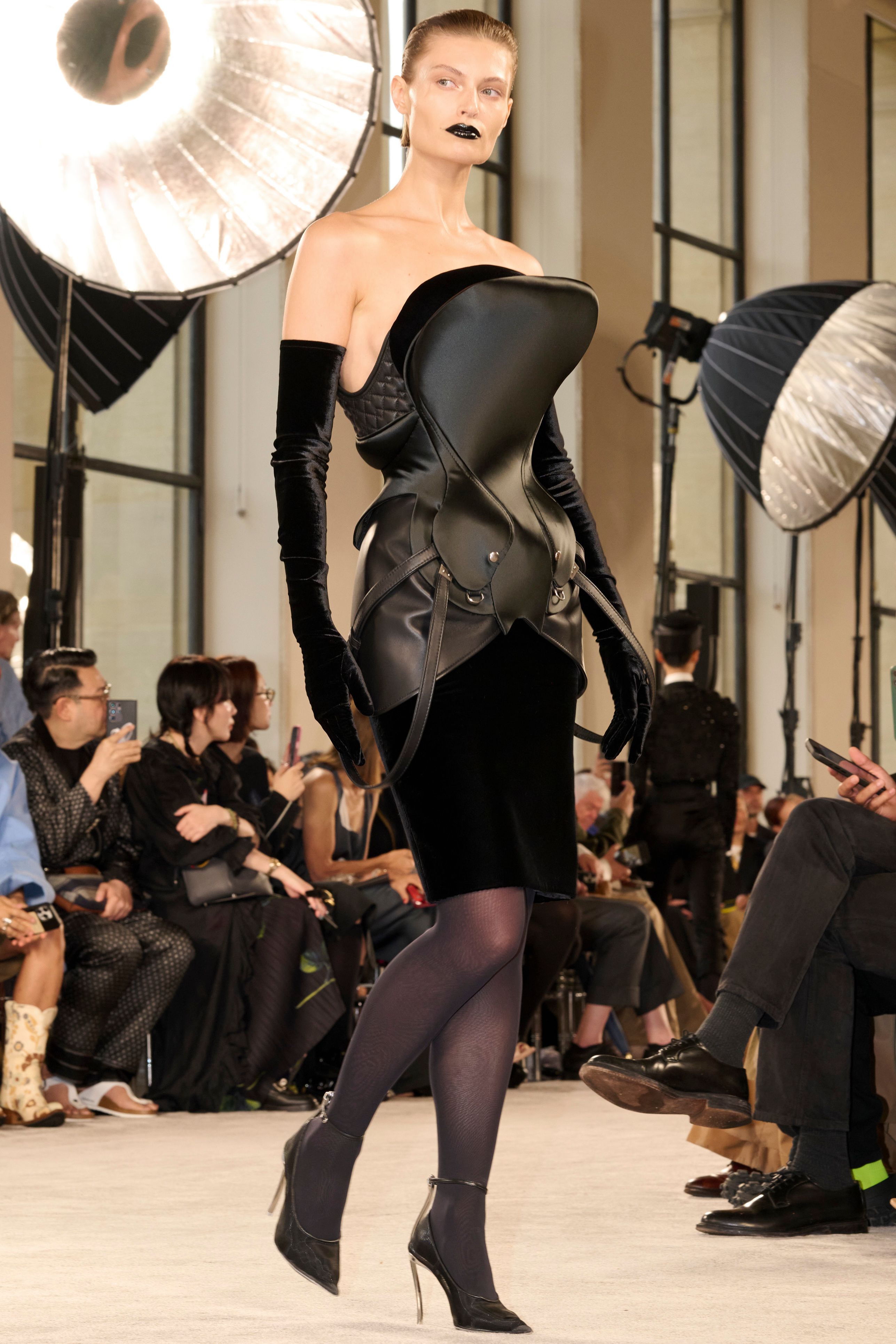 20-60代 人気ファッションブランド スキャパレリ（SCHIAPARELLI）2025-26秋冬オートクチュール 洋書