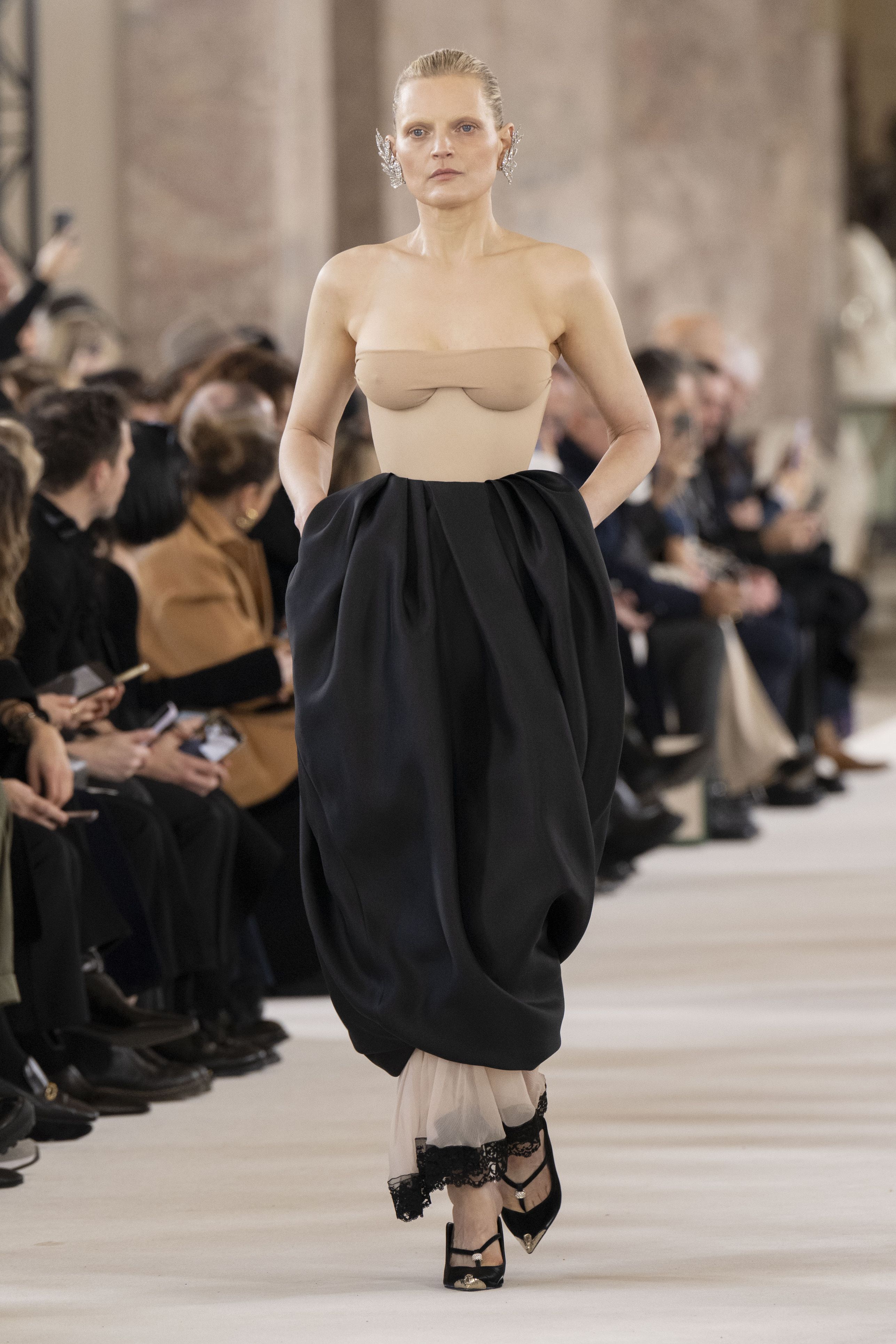 スキャパレリ（SCHIAPARELLI）2024-25秋冬コレクション