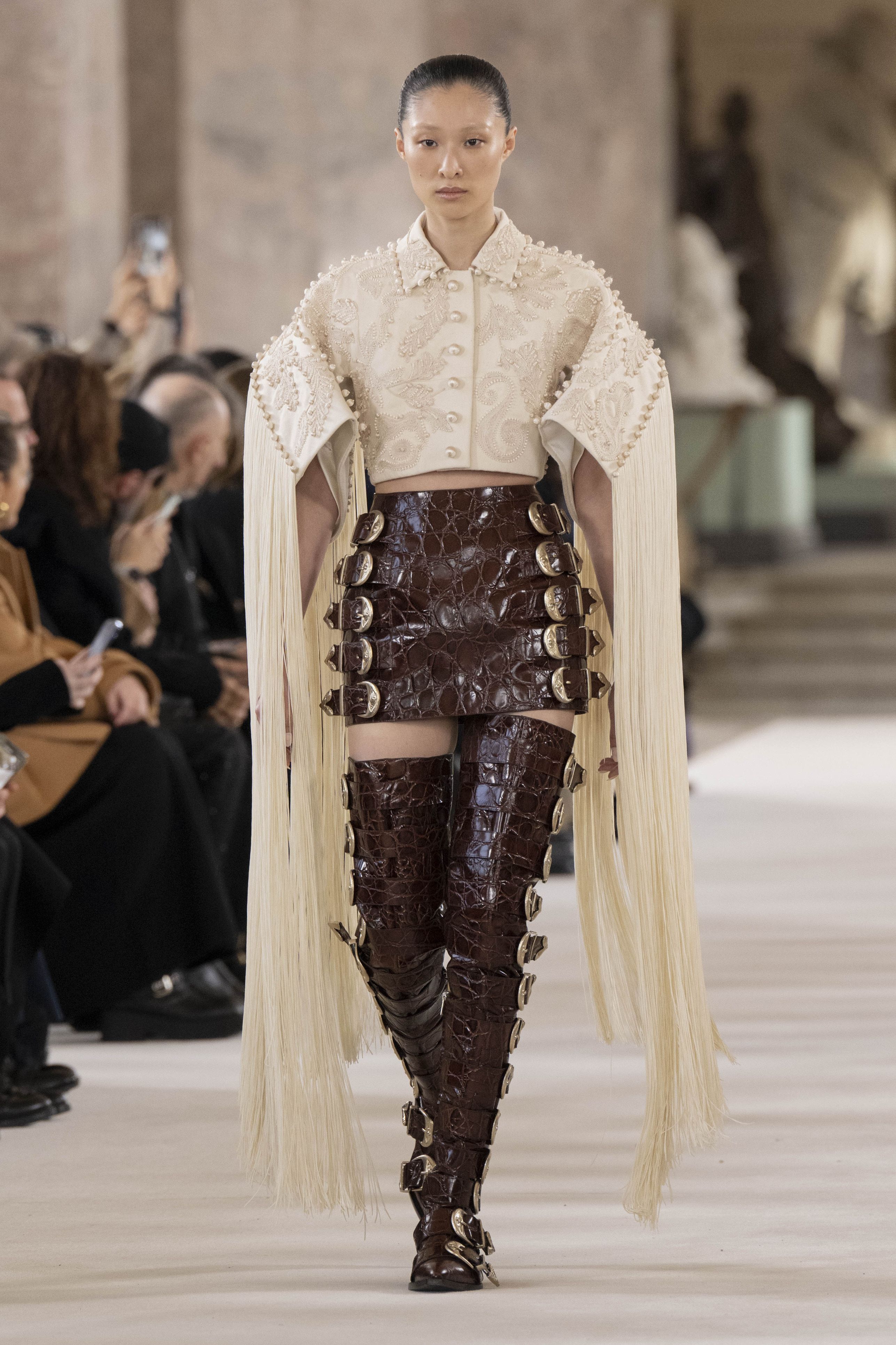スキャパレリ（SCHIAPARELLI）」の2023-24秋冬オートクチュール