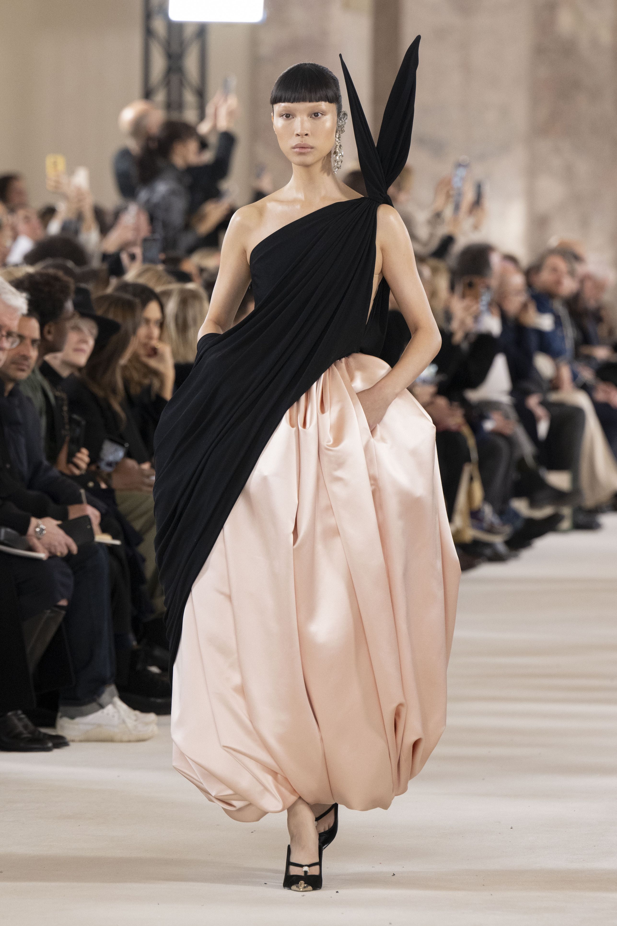 スキャパレリ（SCHIAPARELLI）2024-25秋冬コレクション