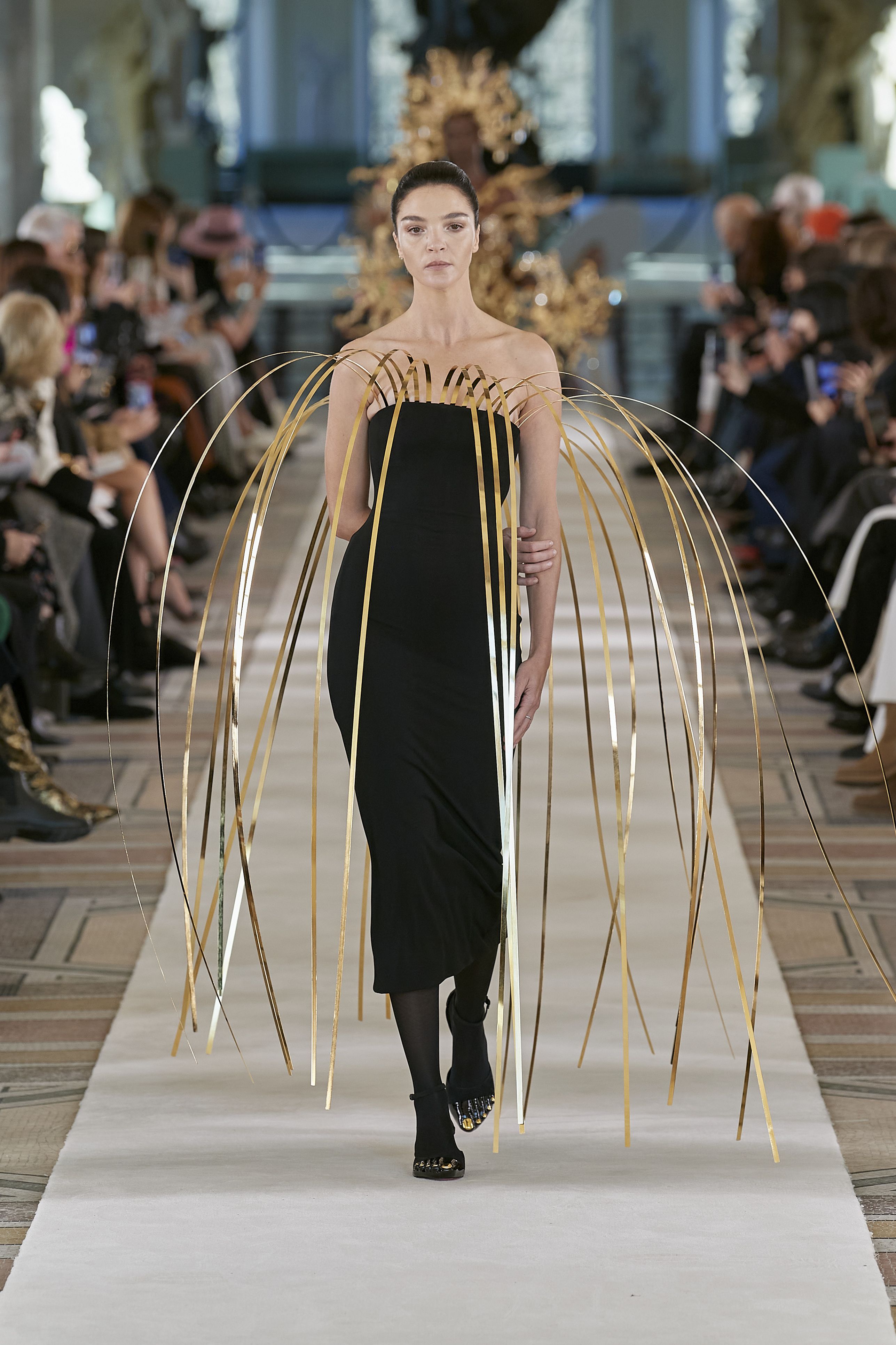Paris Fashion Week: Schiaparelli Spring/Summer 2022 Haute Couture - A&E  Magazine