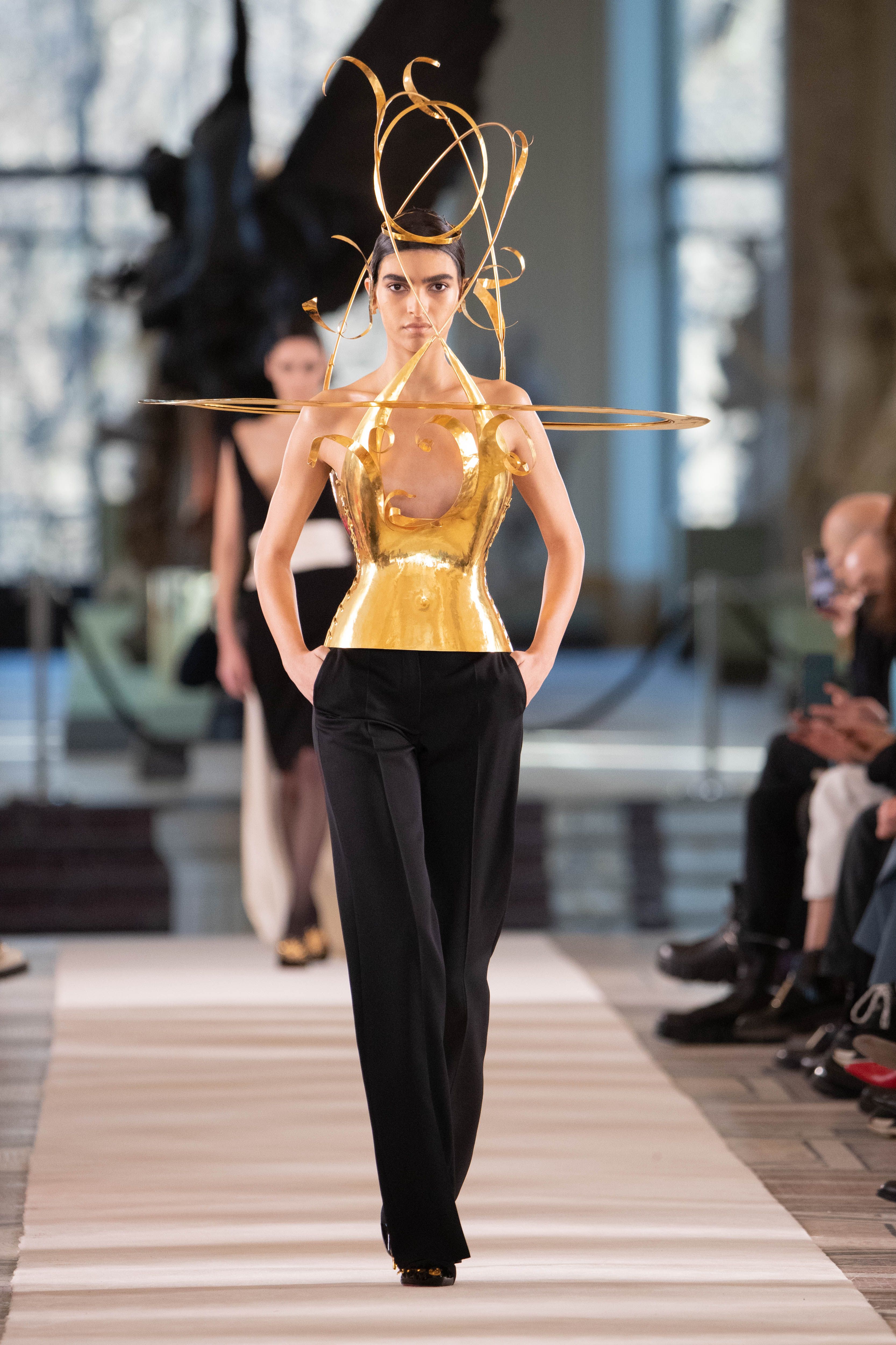 Spring-Summer 2022 Haute Couture Show - DÉFILÉS HAUTE COUTURE - Women's  Fashion