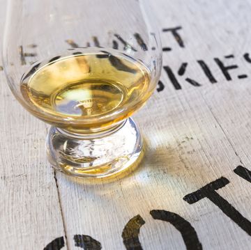 scotch whiskey tasting in edinburgh, scotland