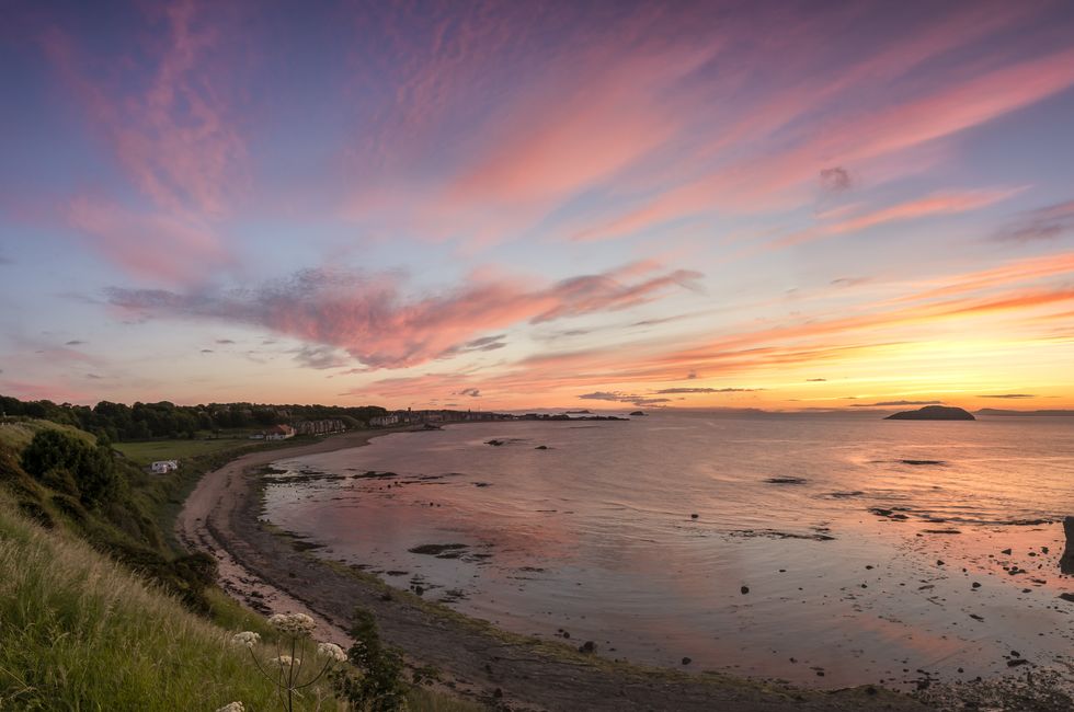 UK, Scotland, North Berwick, sun setting across the east bay North Berwick and the Firth of Forth