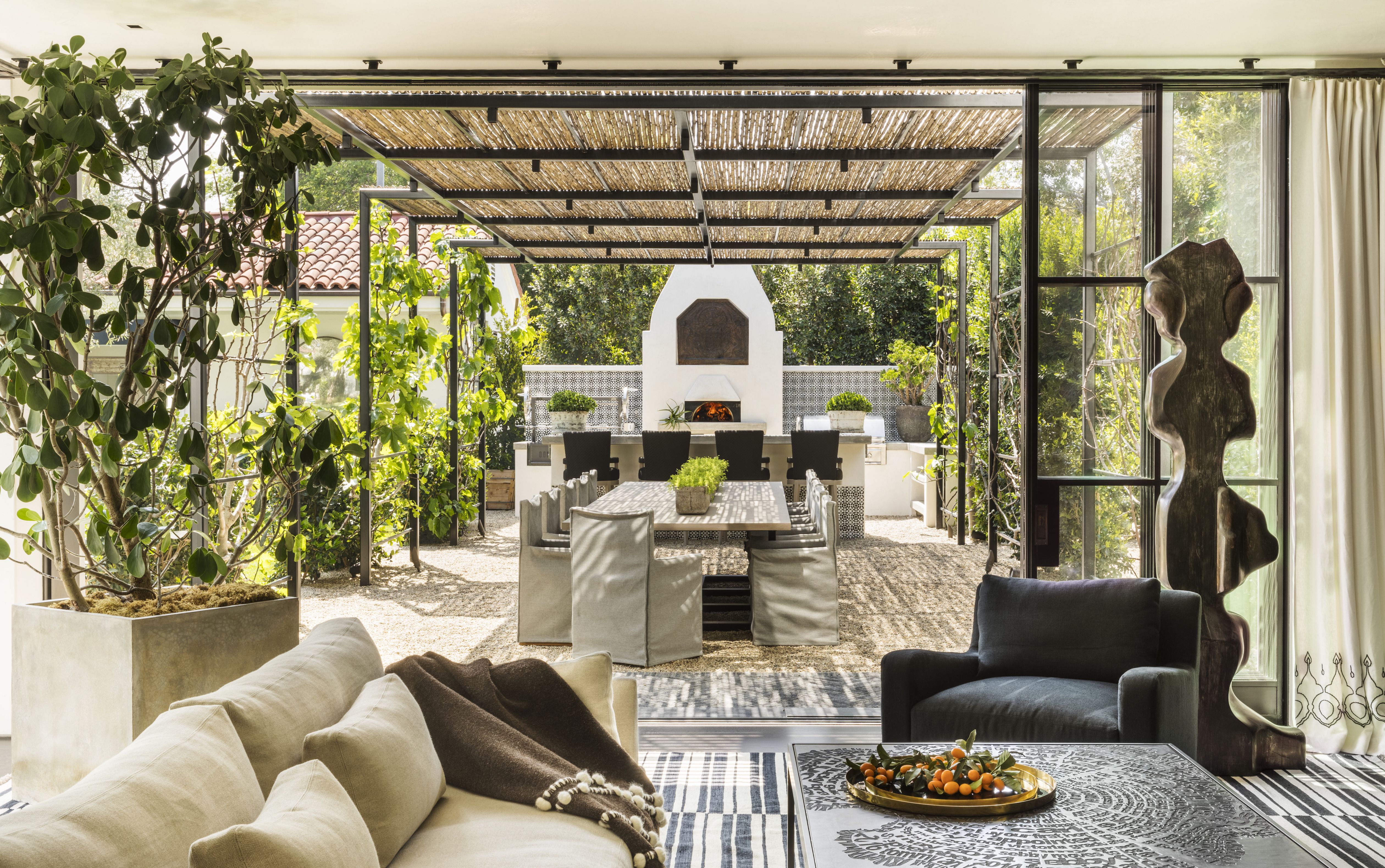 28 Luxurious Indoor-Outdoor Rooms