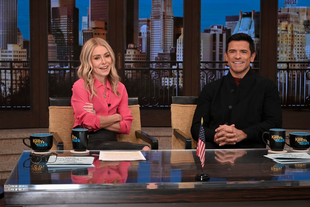 preview for Kelly Ripa and Mark Consuelos’ Relationship Timeline