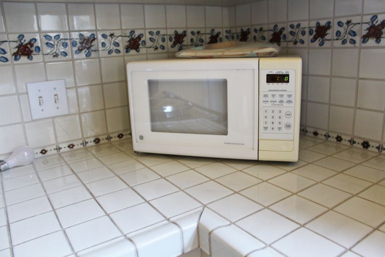 Tile, Microwave oven, Kitchen appliance, Home appliance, Room, Flooring, Floor, 