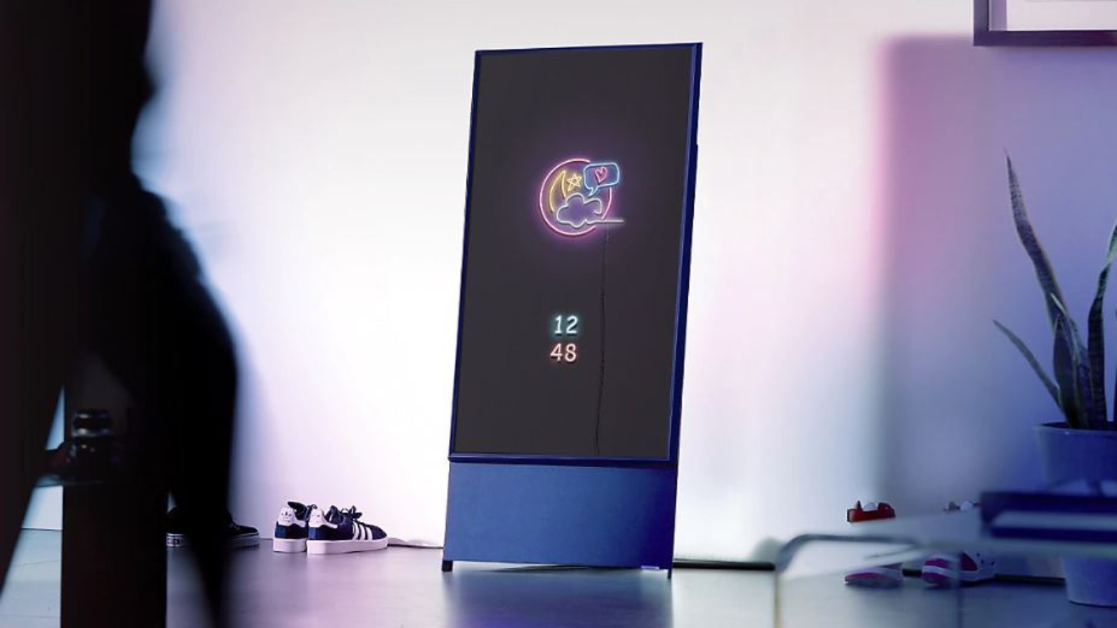 Самсунг вертикальный телевизор. Телевизор Samsung 43" QLED the Sero TV 2020. Телевизор Samsung qe43ls05tau. Поворотный телевизор Samsung the Sero. Samsung Sero 43.