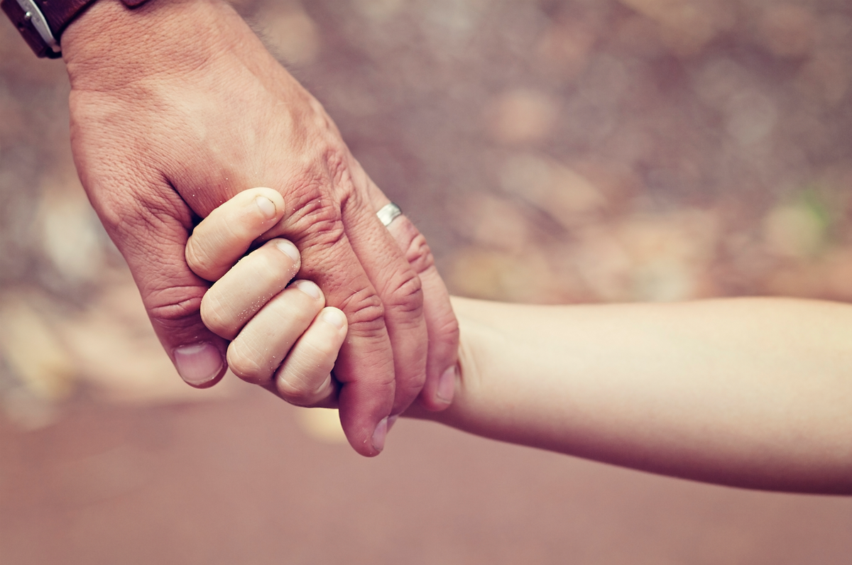 My father used to. Father and daughter holding hands. Отец с дочкой арт. Fathers Love. Фон для презентации об отце и дочери