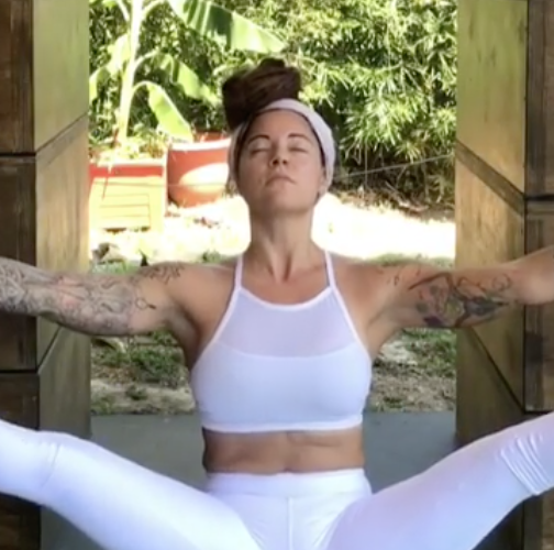 White Yoga Porn - People Are Losing It Over This Yogi Bleeding Through Her White Yoga Pants