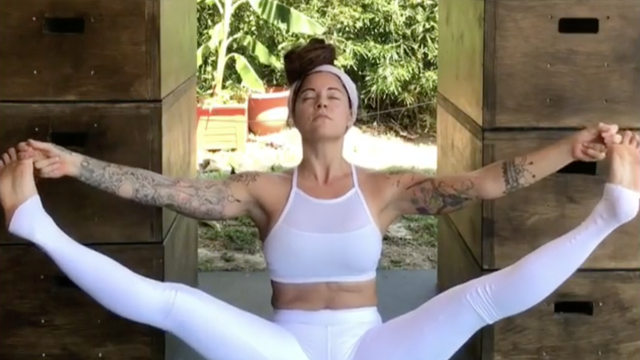People Are Losing It Over This Yogi Bleeding Through Her White Yoga Pants