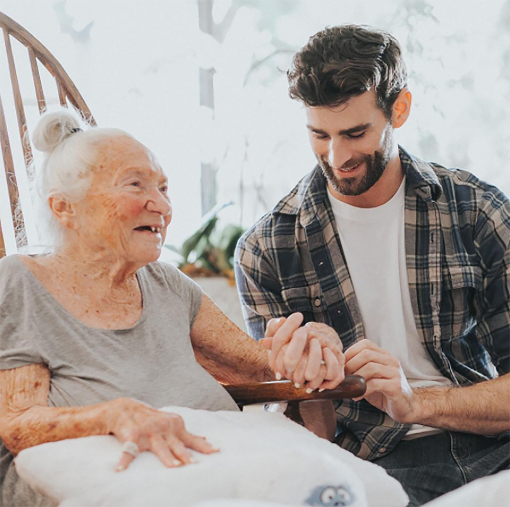 31-Year-Old Whose Beautiful Friendship with His 89-Year-Old Neighbor Went  Viral Announces Her Death