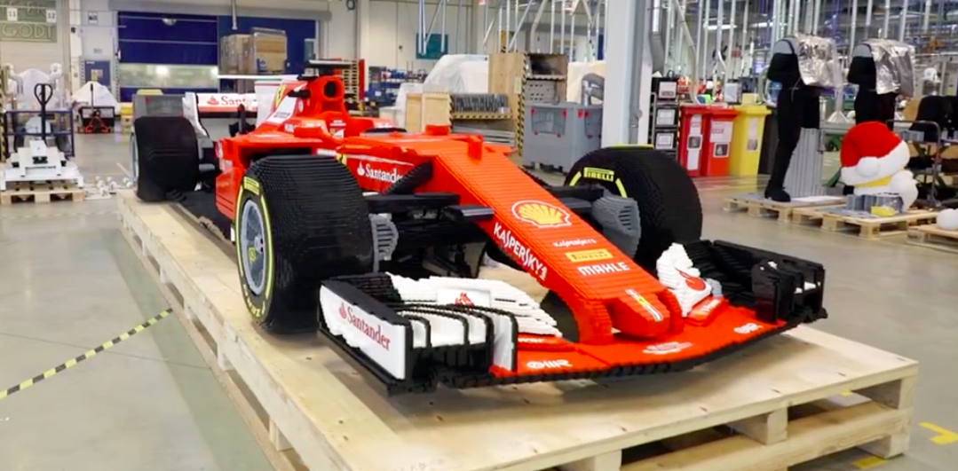 Få frekvens Observere This Life-Size Ferrari Formula One Car Is Made of 350,000 Lego Bricks