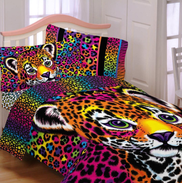 Bed sheet, Bedding, Textile, Purple, Furniture, Linens, Duvet, Duvet cover, Room, Pattern, 