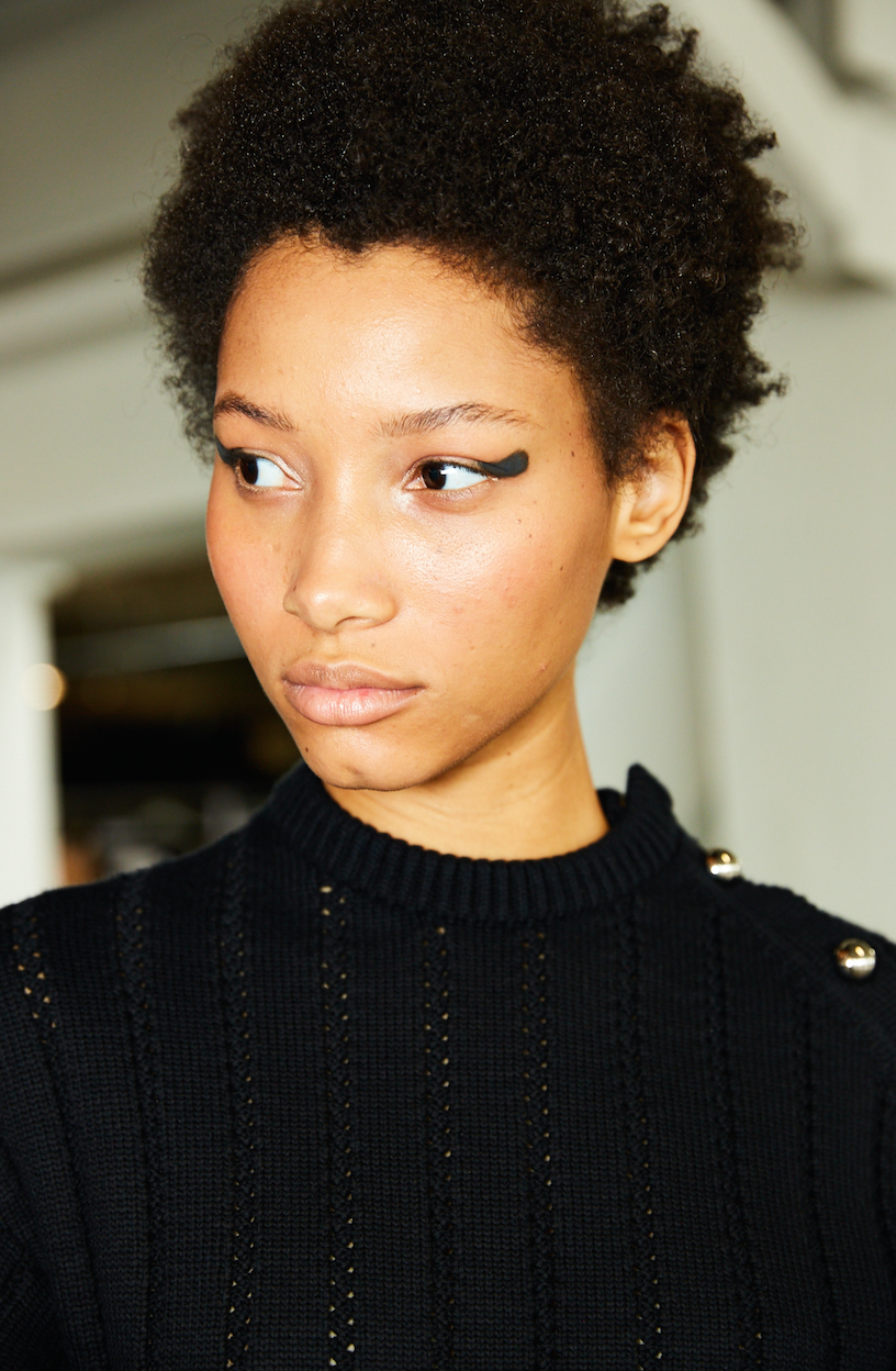 Hair, Hairstyle, Face, Forehead, Black hair, Eyebrow, Chin, Afro, S-curl, Crop, 