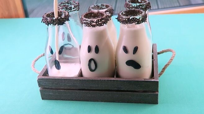 These Halloween ghost milkshakes are too adorable