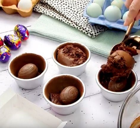 This Molten Lava Cake is any Creme Egg fans' dream 