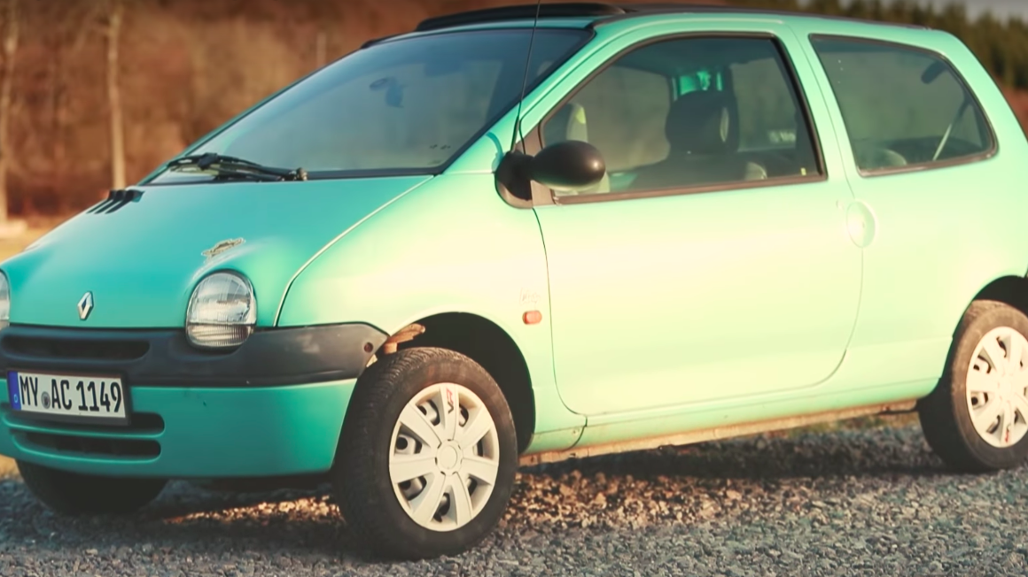 This 54-HP Mint Green Twingo Is the Perfect $500 Nurburgring Car