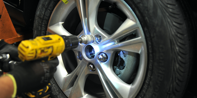 Car wheel screws discount