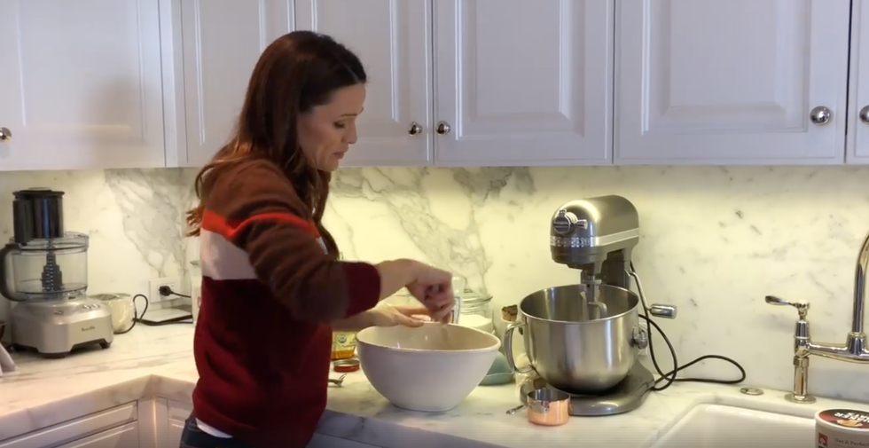 Mixer, Small appliance, Cooking, Home appliance, Kitchen appliance, Food, Food processor, Baking, Homemaker, 