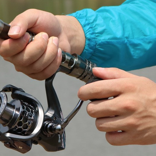 Fishing rod, Fishing, Recreational fishing, Fishing reel, Casting (fishing), Hand, Bicycle part, Recreation, Jigging, 