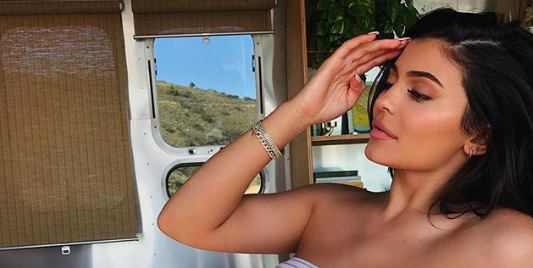 Kylie Jenner Talks About Her 'Saggy' Boobs And Embracing Her Post-Baby  Body; Says 'I Love My Body'-READ BELOW!