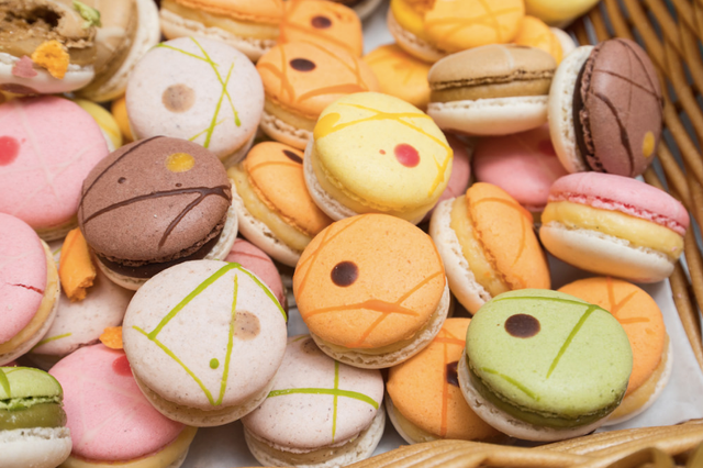 Macaroon, Food, Sweetness, Cuisine, Dish, Snack, Baked goods, Dessert, Finger food, Baking, 