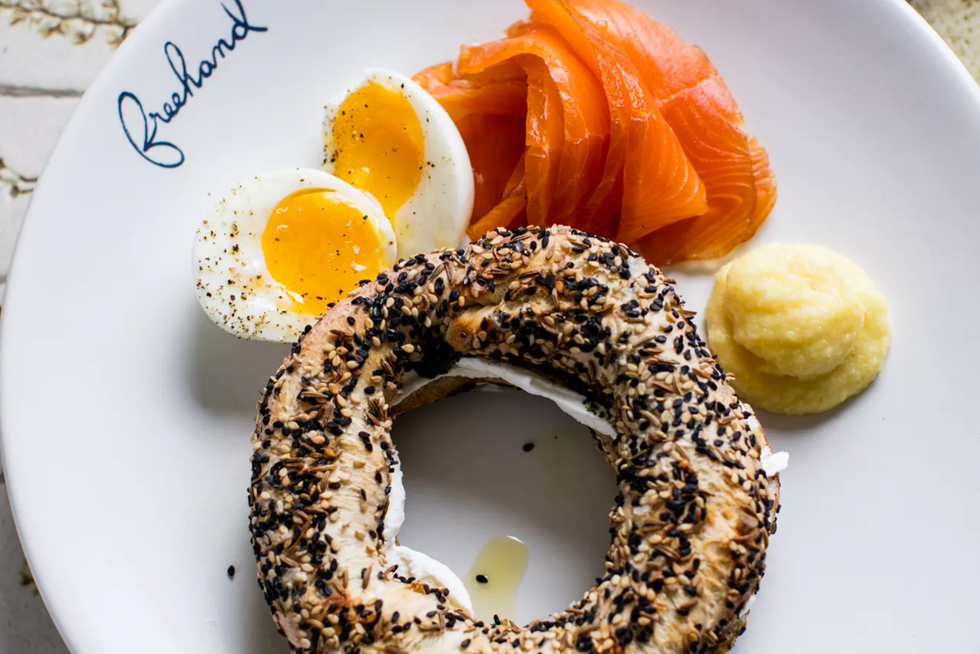 Food, Bagel, Dish, Cuisine, Ingredient, Simit, Baked goods, Produce, Doughnut, Finger food, Food, Bagel, Dish, Cuisine, Ingredient, Simit, Baked goods, Produce, Doughnut, Finger food,