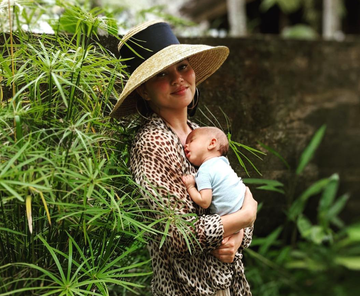 People in nature, Green, Grass, Hat, Child, Sun hat, Beauty, Botany, Grass family, Headgear, 