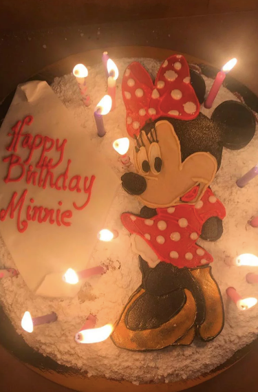 Cake, Sweetness, Birthday cake, Teddy bear, Lighting, Fondant, Sugar paste, Birthday, Icing, Cake decorating, 