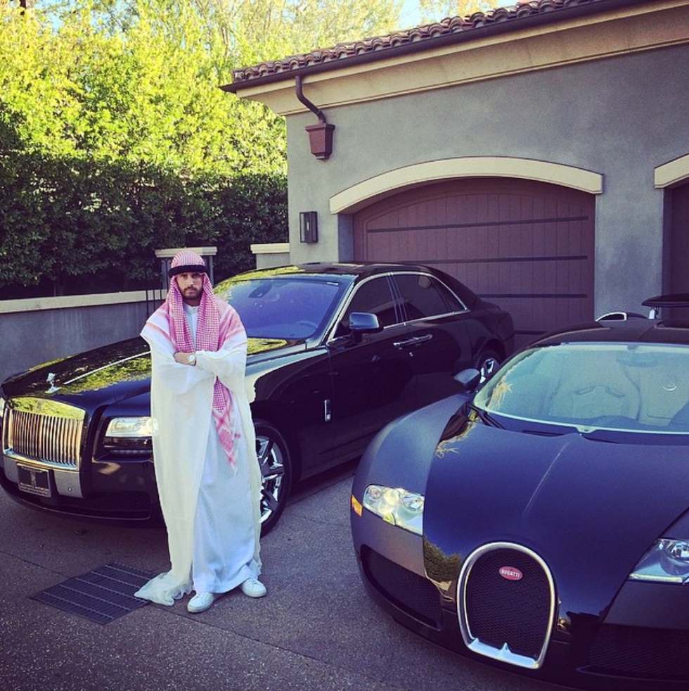 Land vehicle, Vehicle, Car, Bugatti veyron, Supercar, Automotive design, Bugatti, Sports car, Sky, Luxury vehicle, 