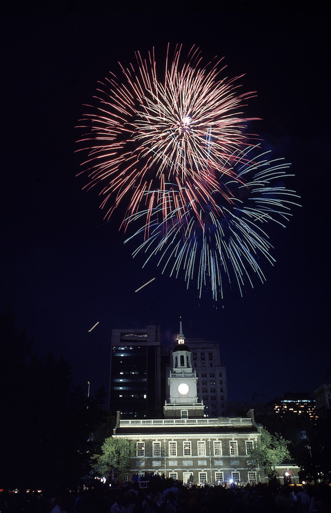 Fireworks, Sky, New Years Day, Night, Landmark, Midnight, Event, Holiday, Architecture, Darkness, 