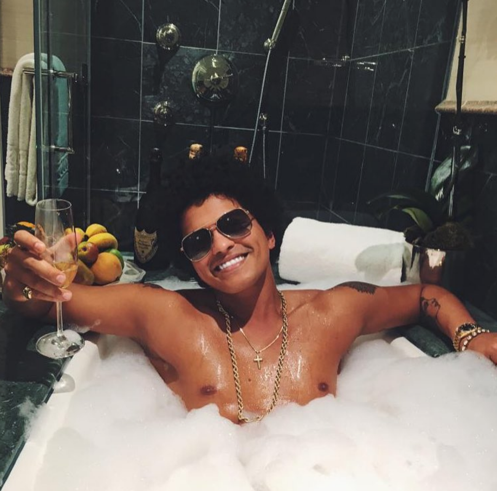 Beauty, Muscle, Cool, Bathtub, Selfie, Glasses, Bathing, Eyewear, Plumbing fixture, Room, 