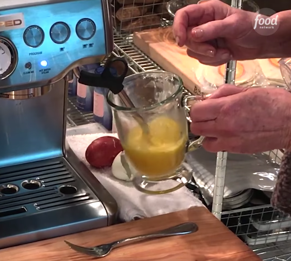 preview for Gordon Ramsay Vs. Jamie Oliver: Whose Scrambled Eggs Are Better?