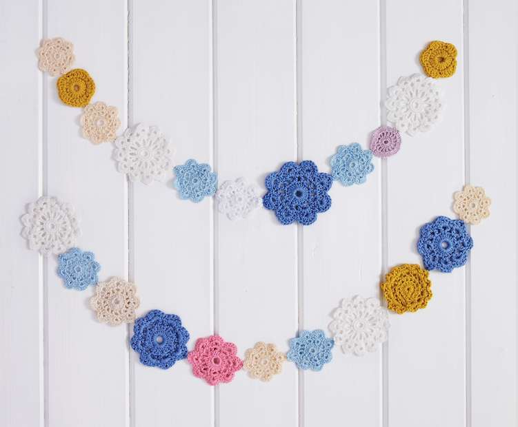 How to crochet a flower garland with our free pattern