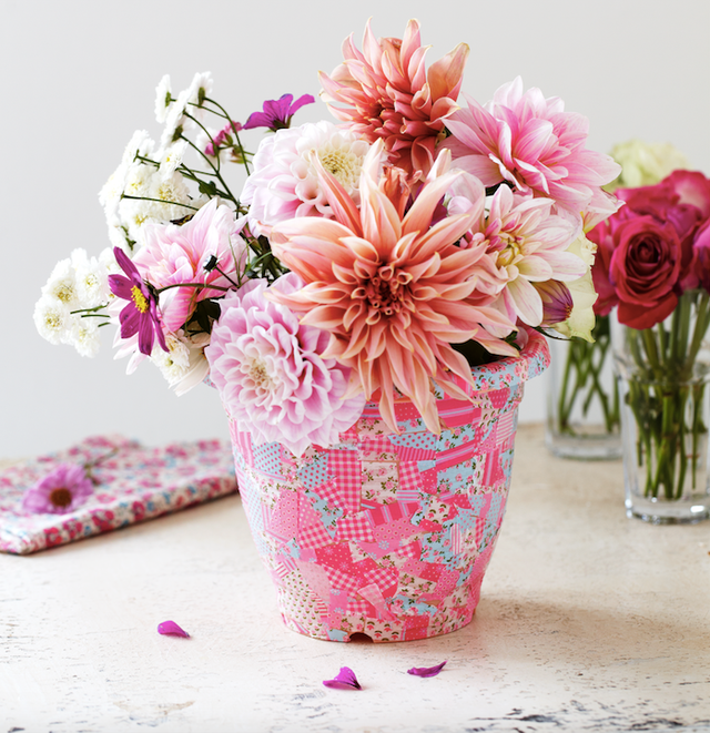 Découpage: How to découpage a vase