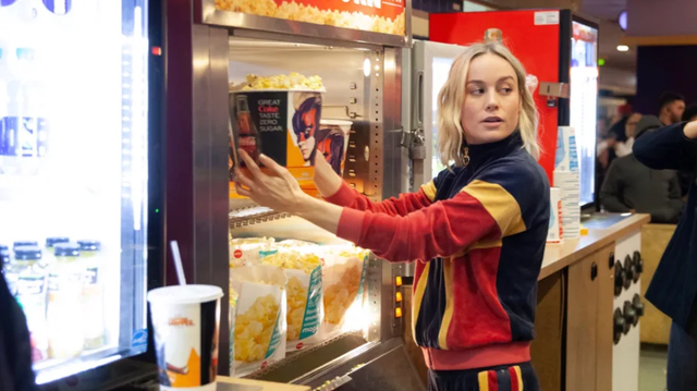 Fast food, Fast food restaurant, Customer, Gesture, 